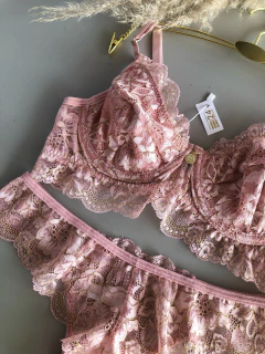 Conjunto Ravena Luxo/Romance - comprar online