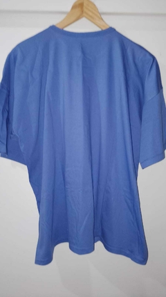 Remera Azul Amplia Bordada - Usada En Buen Estado - comprar online