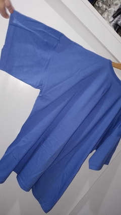 Remera Azul Amplia Bordada - Usada En Buen Estado en internet