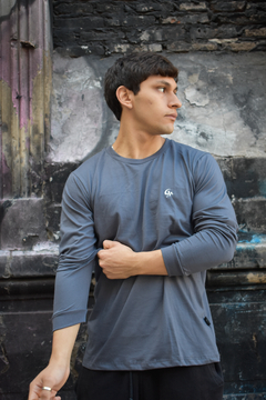 REMERA MANGA LARGA “BASICS”