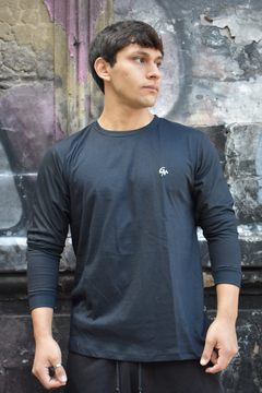REMERA MANGA LARGA “BASICS”