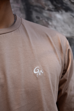 REMERA MANGA LARGA “BASICS” en internet