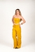Conjunto amarelo calça e cropped na internet