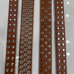 Cinto con tachas - comprar online