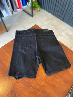 Bermuda Black Roturas