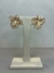 Brinco flor em folhas liso dourado - comprar online
