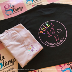 Remera Crop c/estampado frente tamaño chico + grande atrás en internet