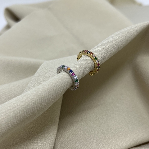 Piercing fake cravejado de zircônias coloridas