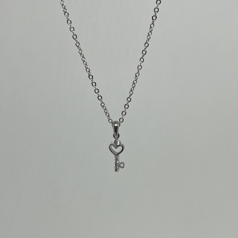 Gargantilha mini chave