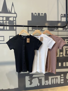 REMERA MALVA - PRAGA