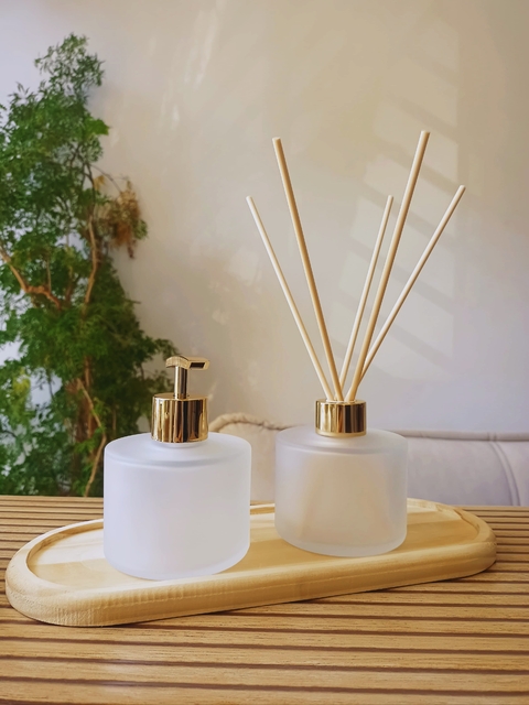 Kit Lavabo 3 Peças: Difusor de Varetas, Porta Sabonete 240 ml e Bandeja Decorativa de Madeira Cor Fosco