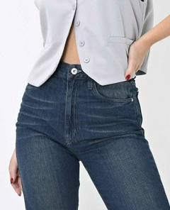 JEAN MOM