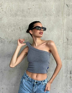 MUSCULOSA UN HOMBRO en internet