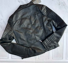 Campera BIKER con cierres importada en internet