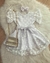 Vestido Branco com Laço de Cabelo
