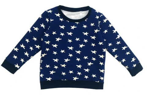 Buzo azul oscuro para niños con estampado de estrellas blancas y puños en contraste