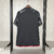 Camisa Flamengo III 24/25 masculina na cor cinza, vista traseira, com detalhes gráficos nas mangas e barra vermelha.