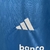 Logotipo da Adidas em uma camisa azul do Flamengo Goleiro III 23/24.
