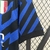 Camisa torcedor masculina da Inter de Milão, predominantemente azul e preta, com detalhes em preto e escudo da Itália.