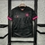 Camisa preta do Chelsea 3 24/25 para torcedores masculinos, com detalhes em rosa e logotipo da Nike.