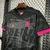Camisa de torcedor masculina do Chelsea III 24/25, preta com detalhes em rosa e logo da Nike.