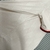 Camisa bege do Bayern de Munique III 24/25, mostrando detalhes do tecido e das mangas.