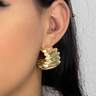 Brinco argola feminina enrugado