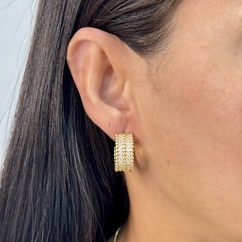 Brinco argola semi cravejado P