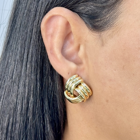 Brinco feminino triangulo