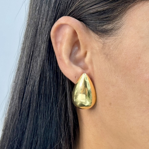 Brinco feminino gota oca folheada leve