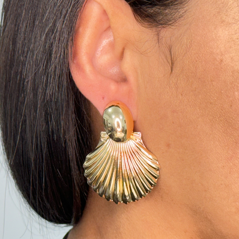 Brinco concha texturizado