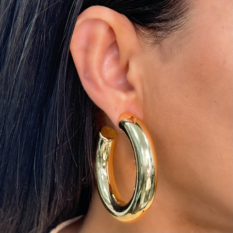 Brinco argola feminina tubo M