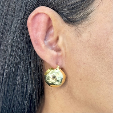 Brinco feminino argola capacete folheado