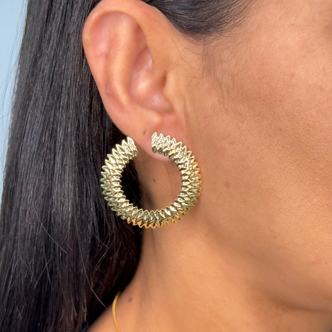 brinco feminino redondo decorado M