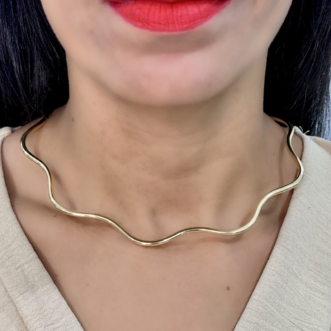 Colar choker feminino aro ondulado