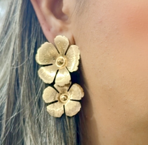 Brinco feminino flor dupla