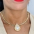Colar semi aro com pingente gota resinada folheado
