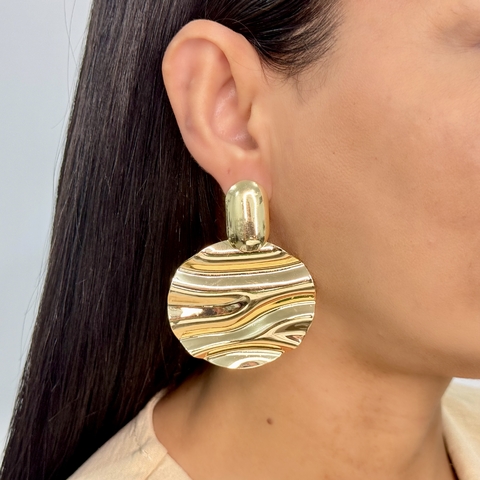 Brinco feminino martelado pedurado G