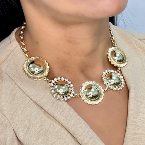 Colar botão com borda strass folheado