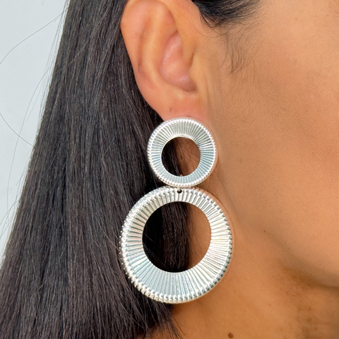 Brinco feminino prata argola texturizada G