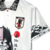 Camisa masculina do Japão 2024/25 com estampas de Uzumaki Naruto e Uchiha Sasuke, perfeita para torcedores de anime.