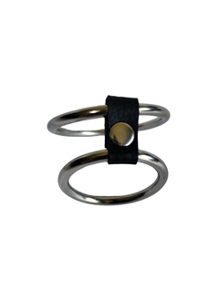 Cockring doble de metal con anillos para pene y testículos, diseñado para mayor potencia y retardo. Sexshop Kinky Love