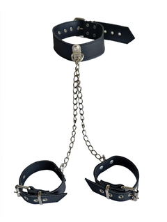 Collar Kinky Love de eco cuero con esposas y cadenas, diseñado para juegos fetichistas.