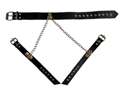 Collar Kinky Love de eco cuero, con esposas y cadenas, diseñado para prácticas fetichistas.