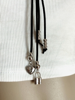 Chocker corazón candado en internet