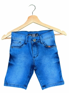 Bermuda infantil clara lisa com pino