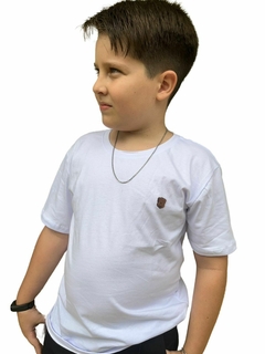 Camiseta branca tradicional básica