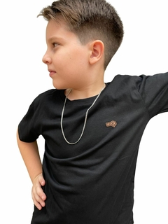 Camiseta preta tradicional