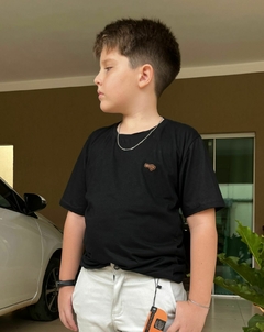 Camiseta preta tradicional - comprar online