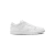 Tenis Nike DUNK LOW na cor branca, com design simples e elegante, visto de perfil.